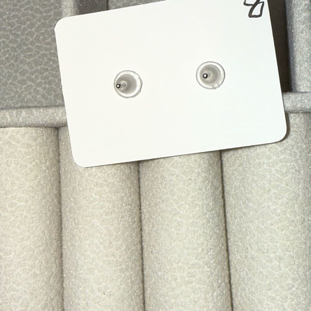 New Sparkling Square Lightweight Crystal Earrings - Picture 2 of 2